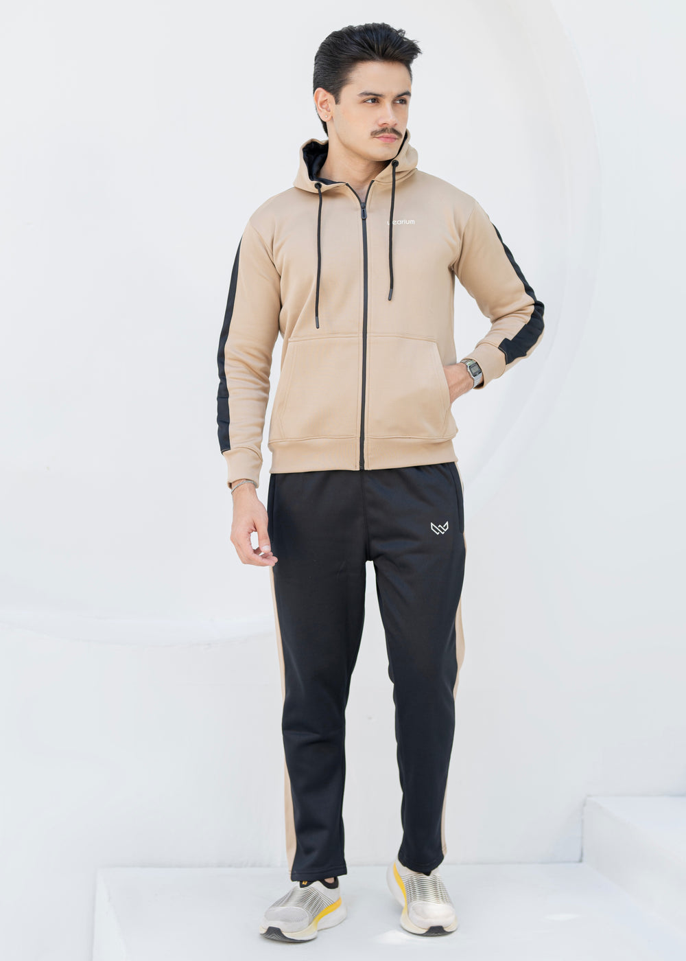 Essential Winter - Tan/Black