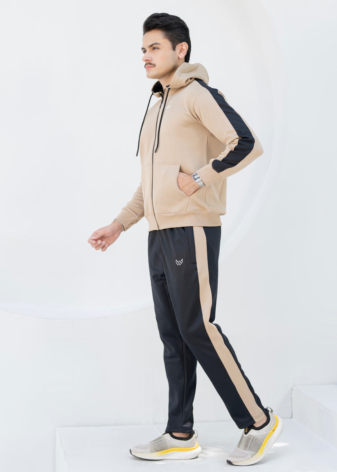 Essential Winter - Tan/Black