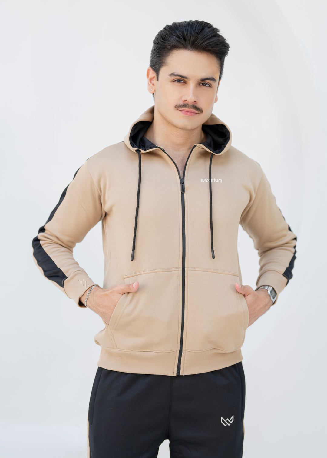 Essential Winter - Tan/Black
