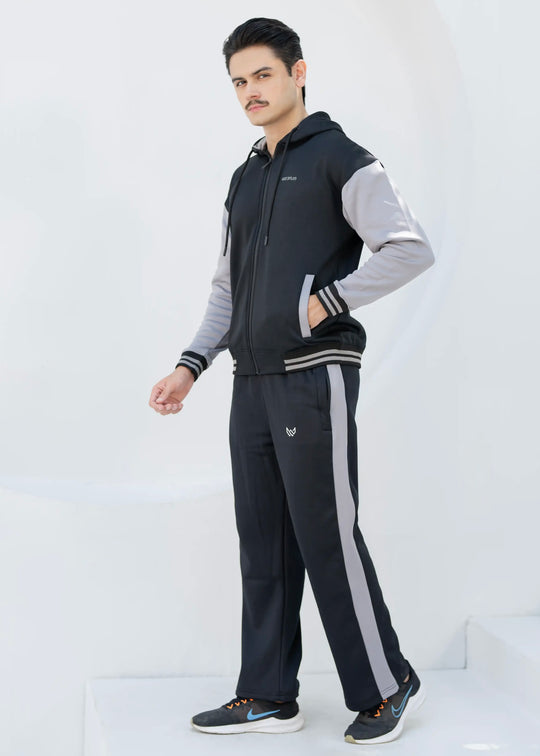 Momentum Winters - Black/Silver Oversized TS