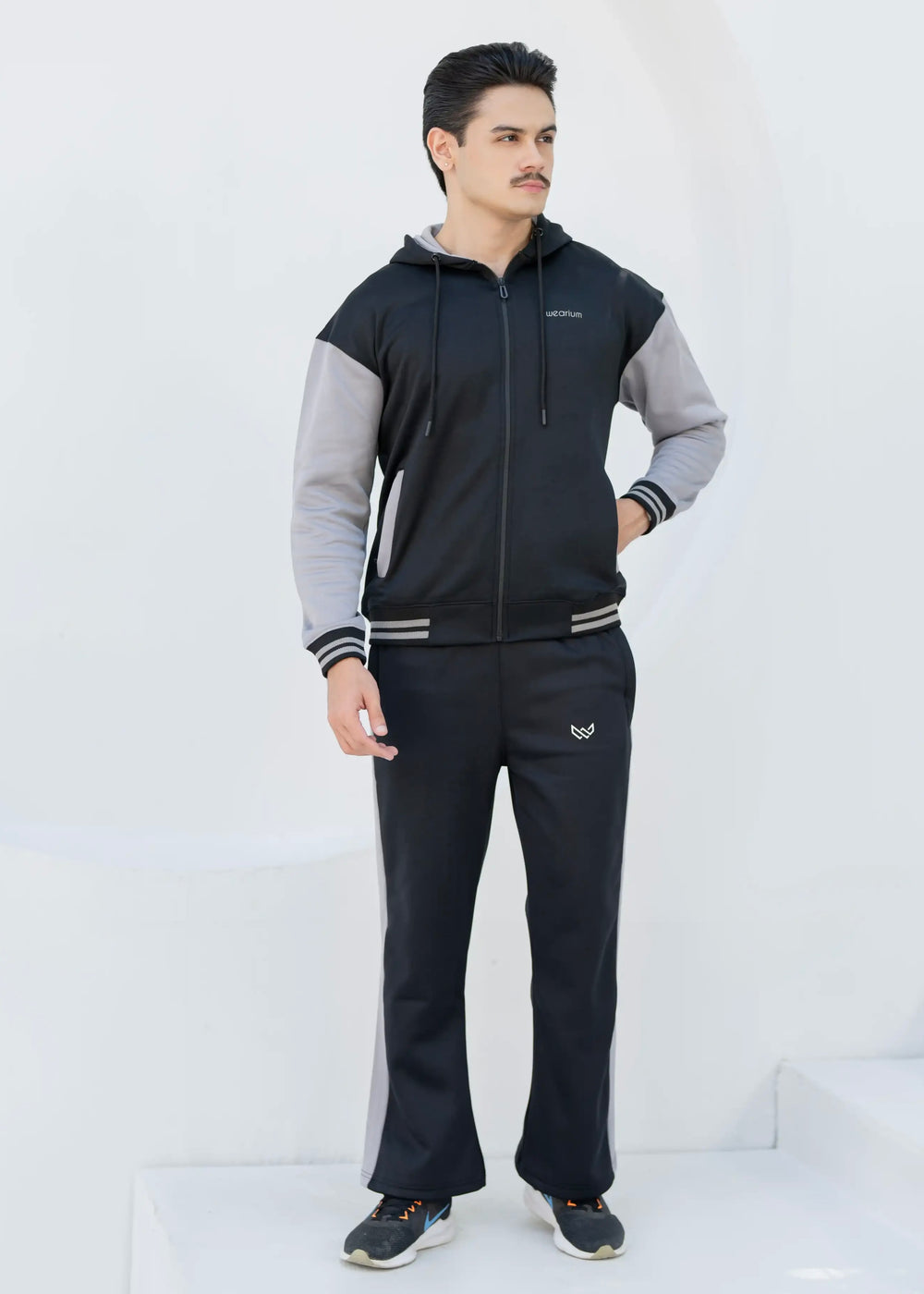 Momentum Winters - Black/Silver Oversized TS