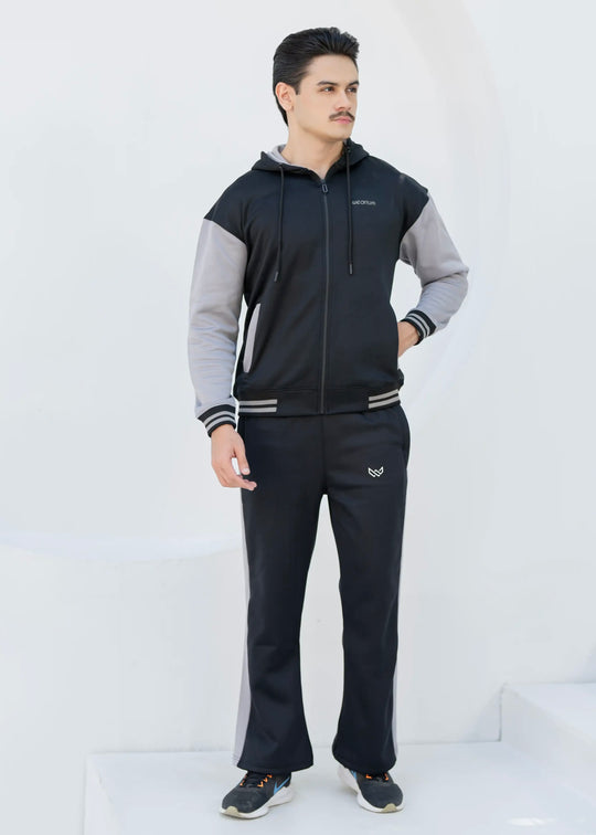 Momentum Winters - Black/Silver Oversized TS