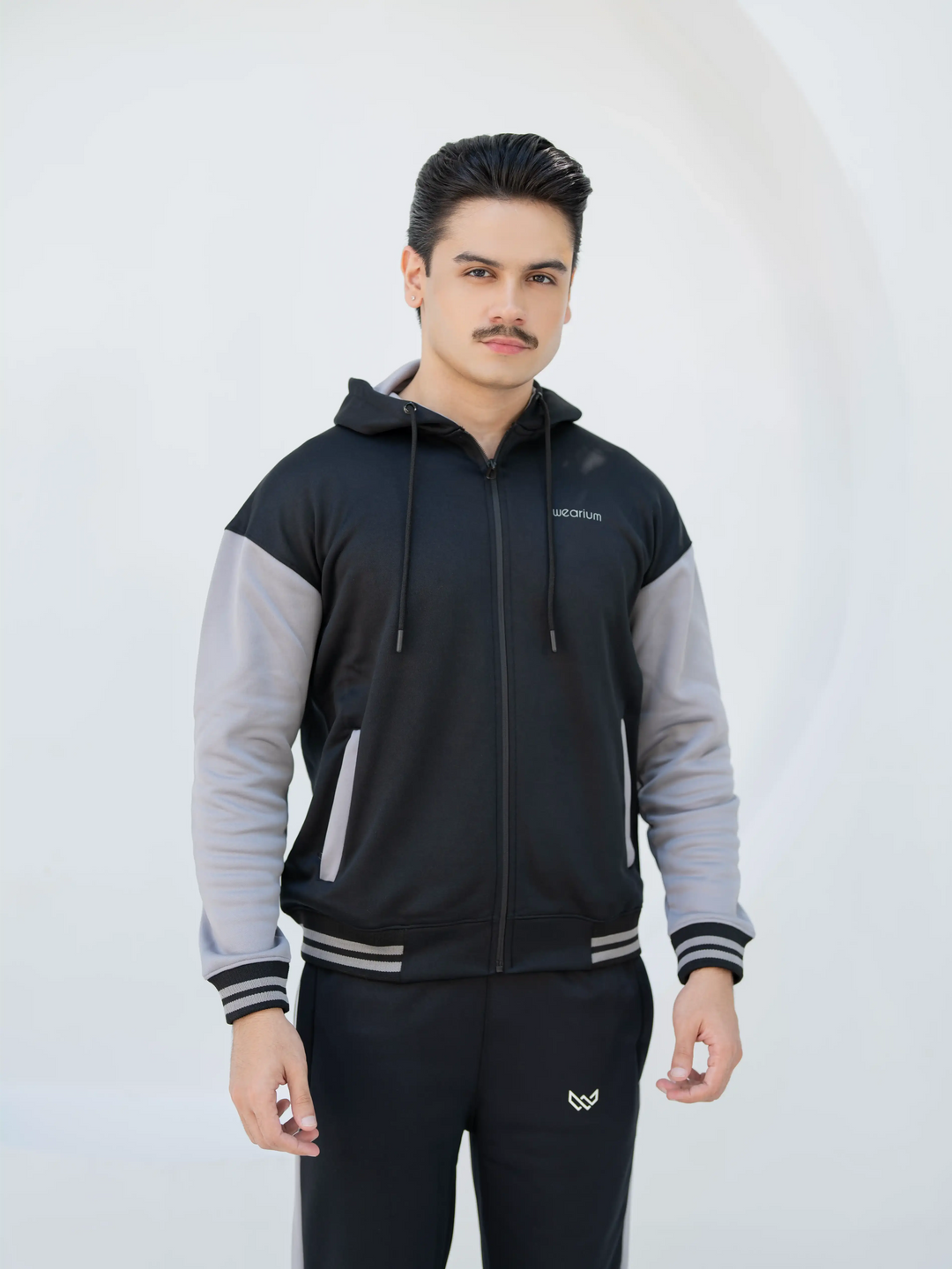 Momentum Winters - Black/Silver Oversized TS