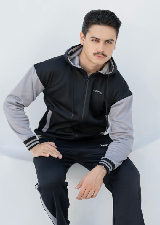 Momentum Winters - Black/Silver Oversized TS